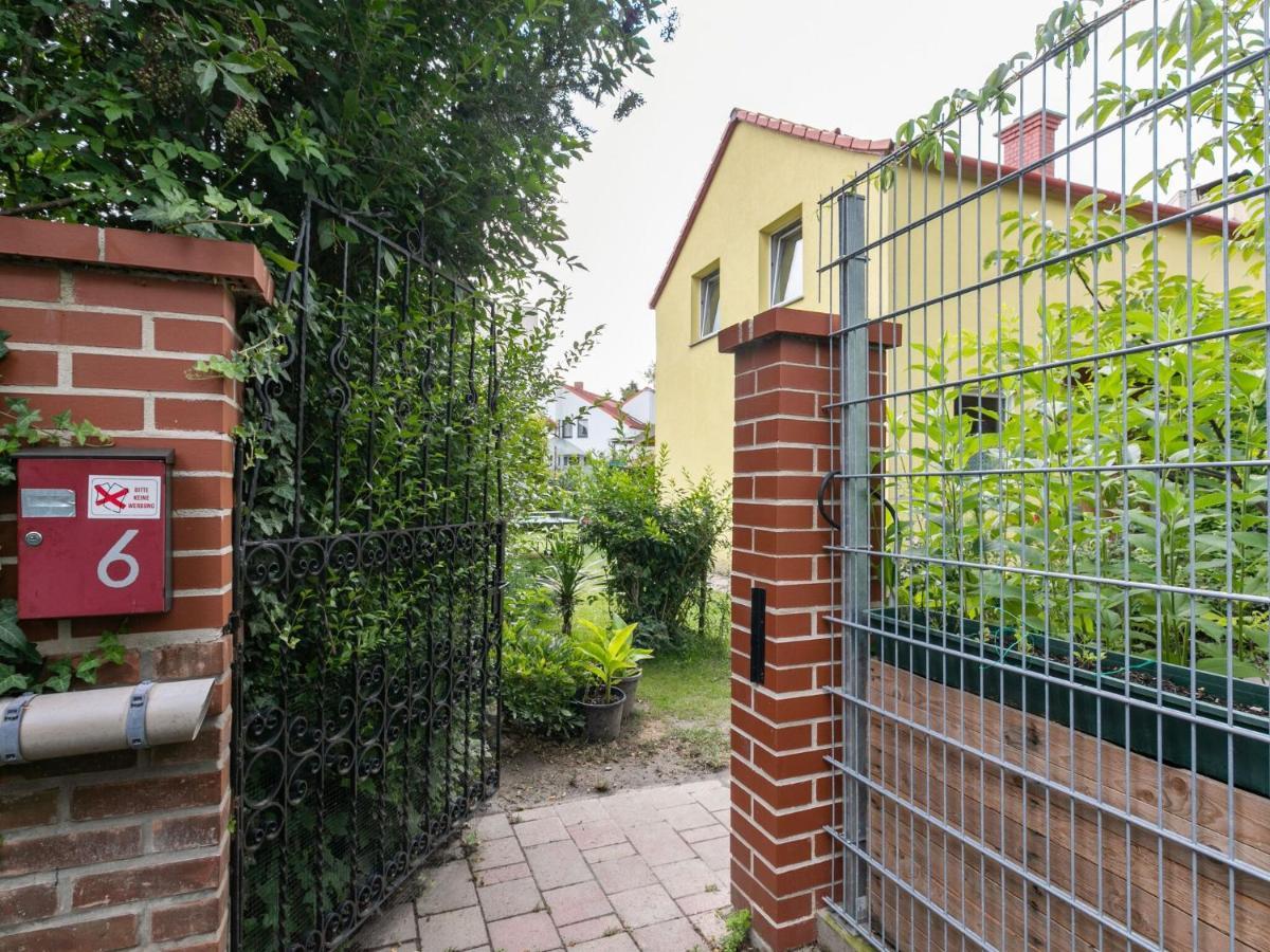 Lively Holiday Home In Wien With Private Garden Bagian luar foto