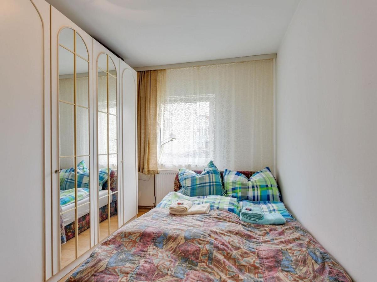 Lively Holiday Home In Wien With Private Garden Bagian luar foto