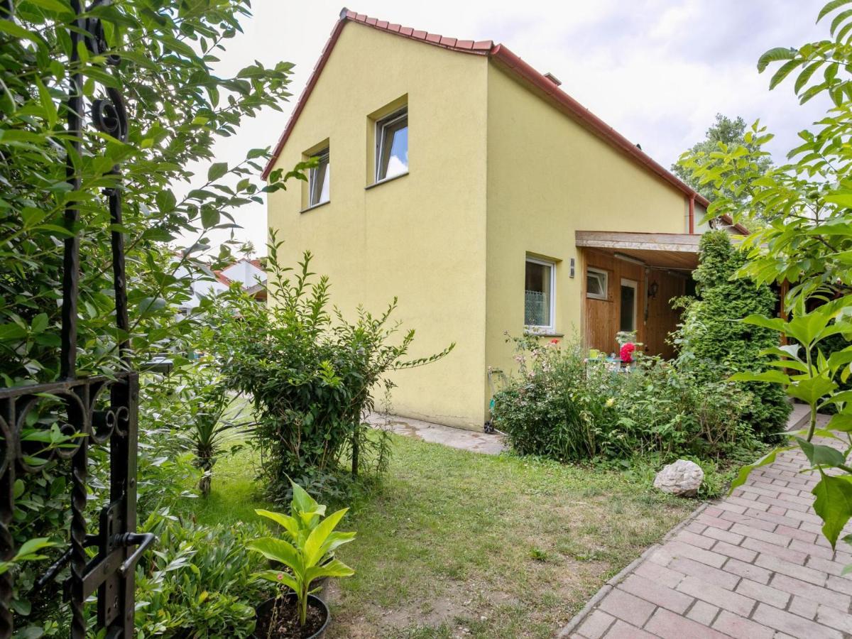 Lively Holiday Home In Wien With Private Garden Bagian luar foto